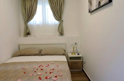 Preko Apartment | Two bedroom apartment near beach Preko, Ugljan (A-21319-a)