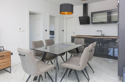 Srima Apartment | Two bedroom apartment near beach Srima - Vodice, Vodice (A-24956-c)