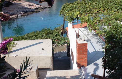 Vrbanj Apartment | Two bedroom apartment near beach Basina, Hvar (A-5699-a)