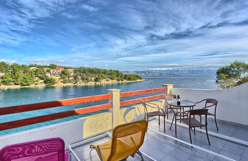 Vrbanj Apartment | Two bedroom apartment near beach Basina, Hvar (A-5699-c)