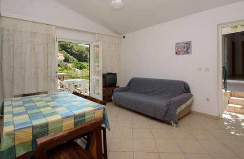 Prizba Apartment | Two bedroom apartment near beach Prižba, Korčula (A-14940-a)