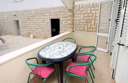 Gdinj Apartment | Two bedroom apartment near beach Cove Jedra, Hvar (A-2583-d)