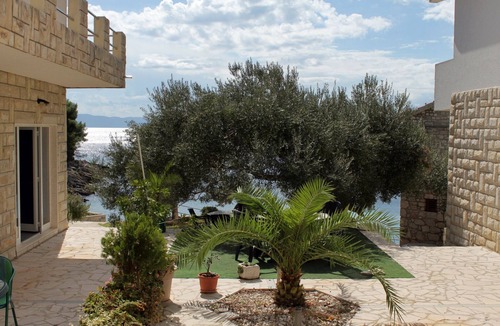 Gdinj Apartment | Two bedroom apartment near beach Cove Jedra, Hvar (A-2583-d)