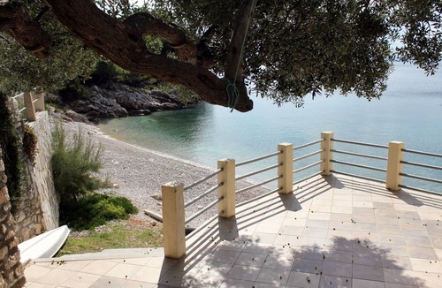 Gdinj Apartment | Two bedroom apartment near beach Cove Jedra, Hvar (A-2583-e)