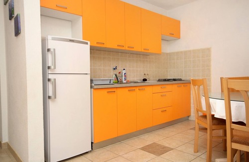 Gdinj Apartment | Two bedroom apartment near beach Cove Pobij, Hvar (A-8702-a)