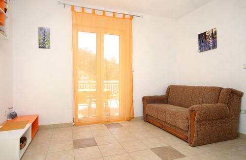 Gdinj Apartment | Two bedroom apartment near beach Cove Pobij, Hvar (A-8702-a)