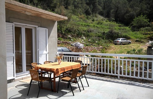 Gdinj Apartment | Two bedroom apartment near beach Cove Pobij, Hvar (A-8702-a)