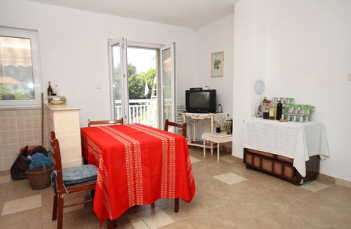 Gdinj Apartment | Two bedroom apartment near beach Cove Pobij, Hvar (A-8702-b)