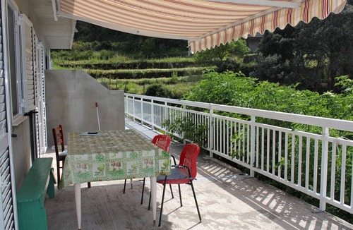 Gdinj Apartment | Two bedroom apartment near beach Cove Pobij, Hvar (A-8702-b)