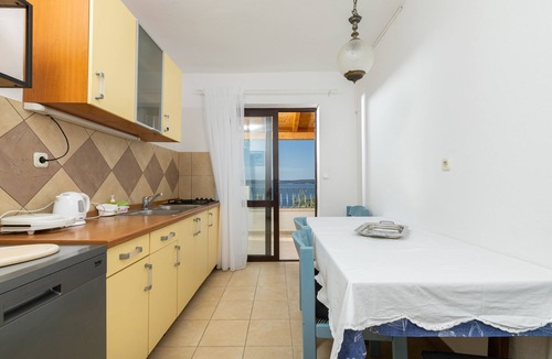Zavala Apartment | Two bedroom apartment near beach Zavala (Hvar) (A-553-b)