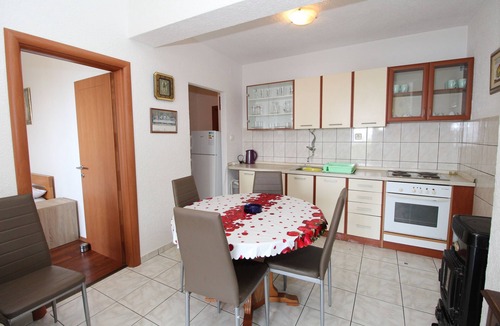 Mandre Apartment | Two bedroom apartment near beach Mandre, Pag (A-4084-a)