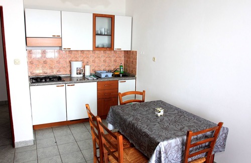 Mandre Apartment | Two bedroom apartment near beach Mandre (Pag) (A-8655-d)