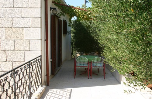 Selca Apartment | Two bedroom apartment near beach Puntinak, Brač (A-12255-a)