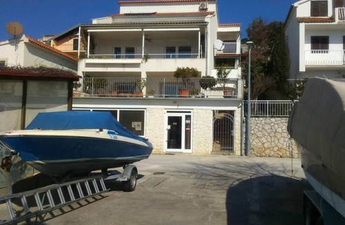 Tijesno Apartment | Two bedroom apartment near beach Tisno, Murter (A-14346-b)