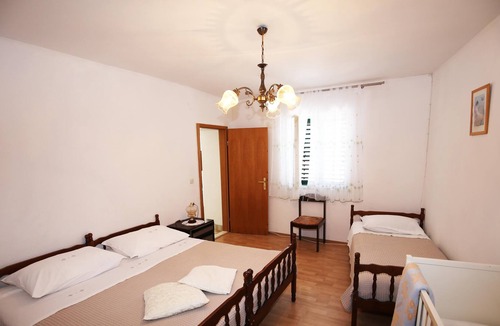 Bol Apartment | Two bedroom apartment near beach Bol, Brač (A-13413-b)