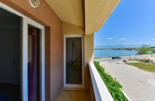 Nin Apartment | Two bedroom apartment near beach Nin (Zadar) (A-13172-a)