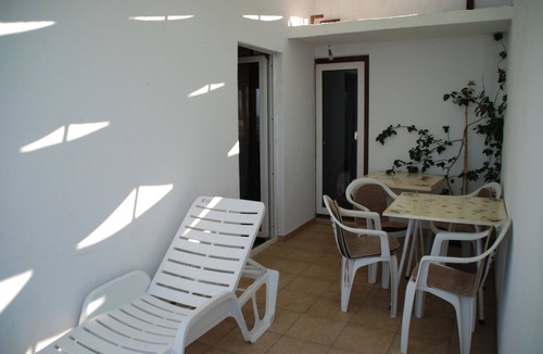 Stanici Apartment | Two bedroom apartment near beach Stanići, Omiš (A-1032-b)