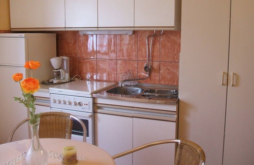 Stanici Apartment | Two bedroom apartment near beach Stanići, Omiš (A-4585-a)