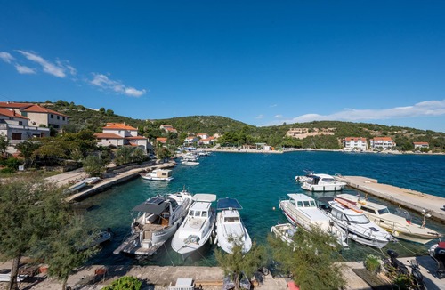 Island Dugi Otok Apartment | Two bedroom apartment near beach Zaglav, Dugi otok (A-8170-b)