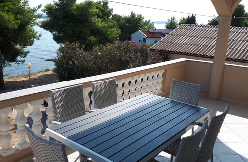 Tkon Apartment | Two bedroom apartment near beach Tkon, Pašman (A-8454-a)
