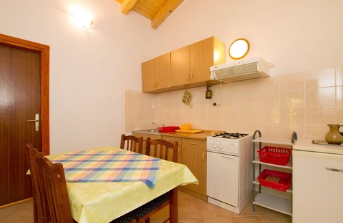 Milna Apartment | Two bedroom apartment near beach Milna, Vis (A-2461-c)