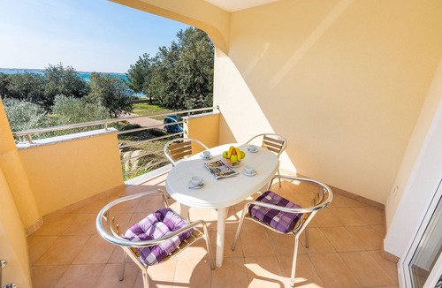 Vrsi Apartment | Two bedroom apartment near beach Vrsi - Mulo, Zadar (A-5951-d)