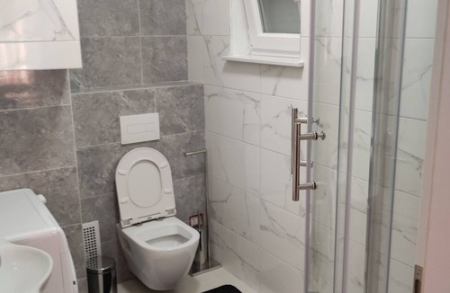 Betina Apartment | Two bedroom apartment with terrace and sea view Betina, Murter (A-21840-c)