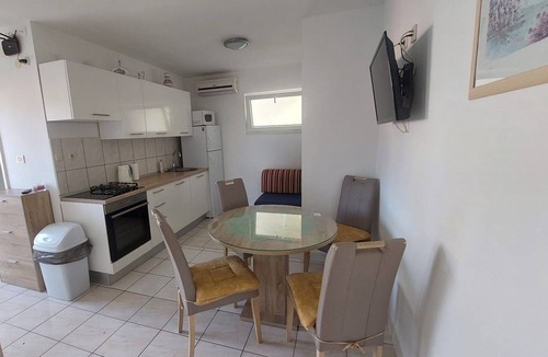Zivogosce Apartment | Two bedroom apartment with balcony and sea view Živogošće - Mala Duba, Makarska (A-18626-b)