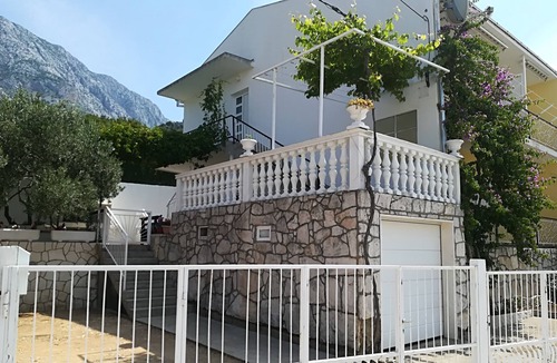 Zivogosce Apartment | Two bedroom apartment with balcony and sea view Živogošće - Mala Duba, Makarska (A-18626-b)