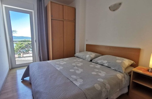 Zivogosce Apartment | Two bedroom apartment with balcony and sea view Živogošće - Mala Duba, Makarska (A-18626-b)