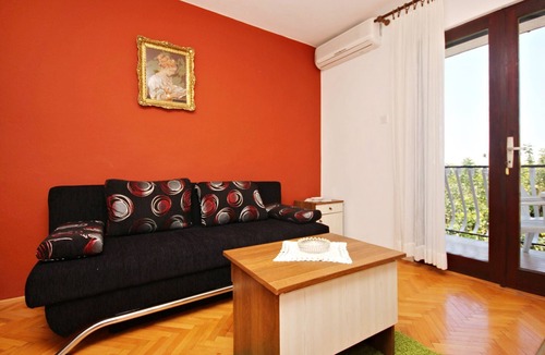 Loviste Apartment | Two bedroom apartment with balcony and sea view Lovište, Pelješac (A-10182-b)