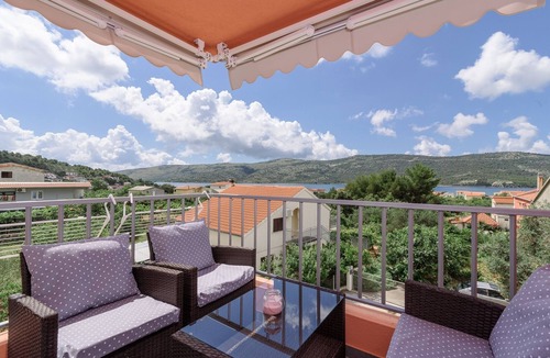 Poljica Apartment | Two bedroom apartment with balcony and sea view Poljica, Trogir (A-22079-a)