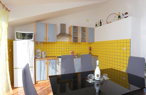Pisak Apartment | Two bedroom apartment with terrace and sea view Pisak, Omiš (A-18141-a)