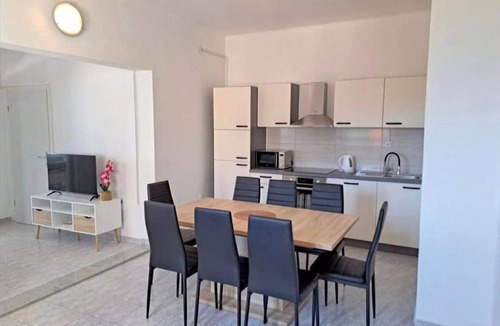 Medici Apartment | Two bedroom apartment with terrace and sea view Medići, Omiš (A-23741-a)