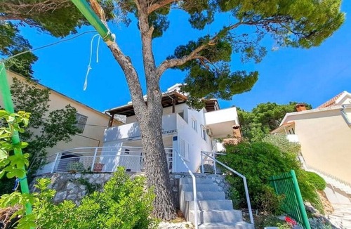 Medici Apartment | Two bedroom apartment with terrace and sea view Medići, Omiš (A-23741-a)