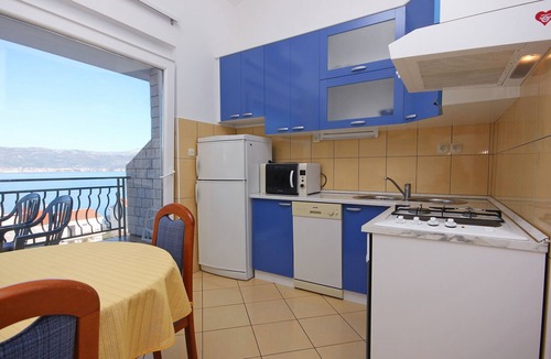 Municipality of Trogir Apartment | Two bedroom apartment with terrace and sea view Slatine, Čiovo (A-9433-b)