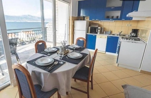 Municipality of Trogir Apartment | Two bedroom apartment with terrace and sea view Slatine, Čiovo (A-9433-b)