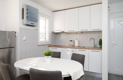 Sukosan Apartment | Two bedroom apartment with terrace and sea view Sukošan, Zadar (A-6131-b)