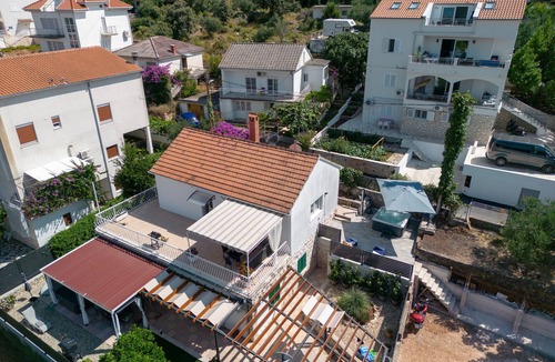 Arbanija Apartment | Two bedroom apartment with terrace and sea view Mastrinka, Čiovo (A-21601-a)
