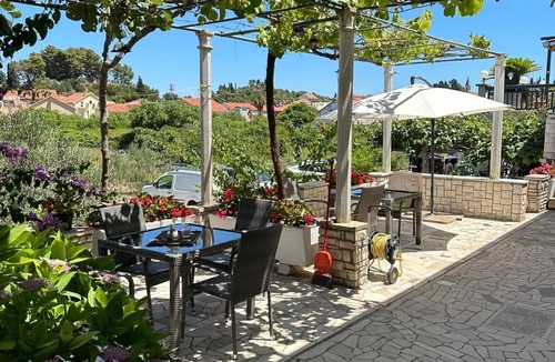 Trpanj Apartment | Two bedroom apartment with terrace Trpanj (Pelješac) (A-16004-b)