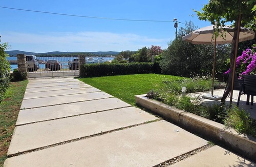 Turanj Apartment | Two bedroom apartment with terrace and sea view Turanj, Biograd (A-25338-a)