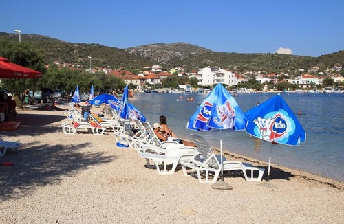 Vinisce Apartment | Two bedroom apartment with balcony and sea view Vinišće, Trogir (A-1165-a)