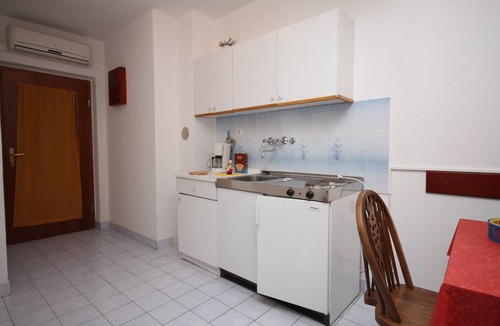 Vrboska Apartment | Two bedroom apartment with balcony Vrboska, Hvar (A-8748-a)