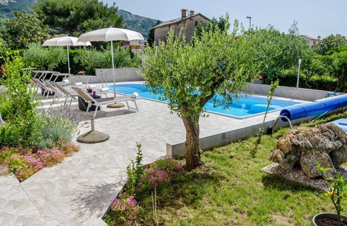 Jurandvor Apartment | Two bedroom apartment with a swimming pool Baška, Krk (A-19432-b)