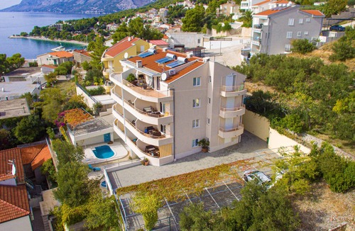 Brela Apartment | Two bedroom apartment with a swimming pool Brela, Makarska (A-20065-b)