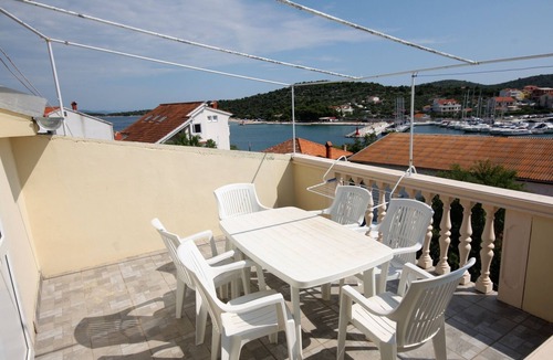 Jezera Apartment | Two bedroom apartment with terrace and sea view Jezera, Murter (A-5063-b)