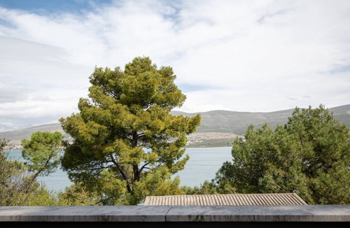 Donji Karin Apartment | Two bedroom apartment with terrace and sea view Donji Karin, Novigrad (A-22350-a)