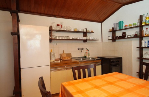 Komiza Apartment | Two bedroom apartment with terrace and sea view Komiža, Vis (A-8844-a)
