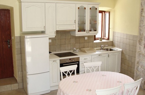 Komiza Apartment | Two bedroom apartment with terrace Komiža, Vis (A-9247-a)