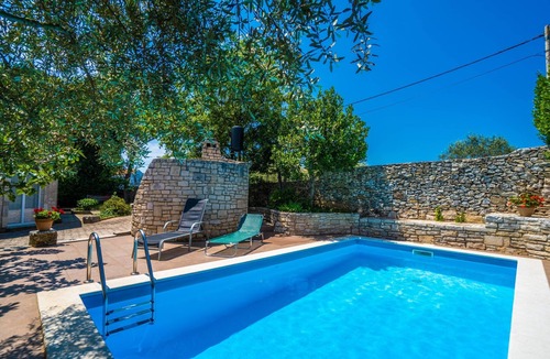 Krnica Apartment | Two bedroom apartment with a swimming pool Krnica, Marčana (A-7357-b)